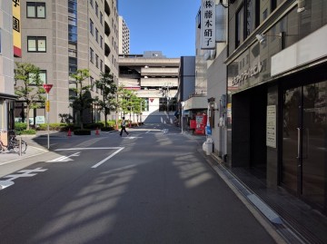 アップライゼビル前面道路