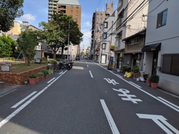 岡本ビル前面道路